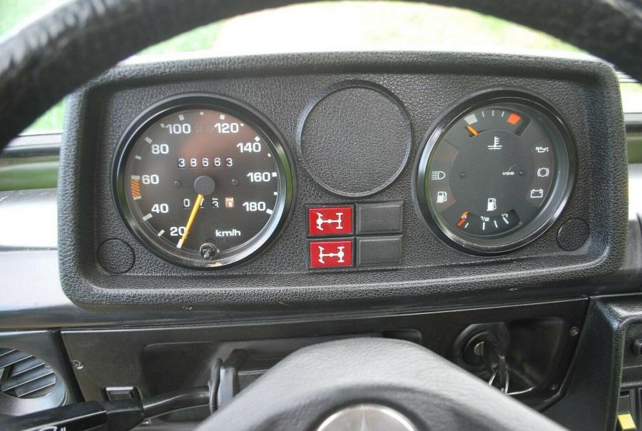 Панель приборов Mercedes-Benz 250 GD Pick-up 1993 года  (фото 7 из 22)